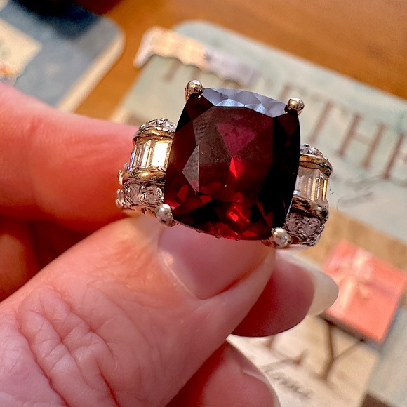 Ruby Cocktail ring (lab created stone) 18k gold over 925 silver- size 6 1/2 - Picture 4 of 8